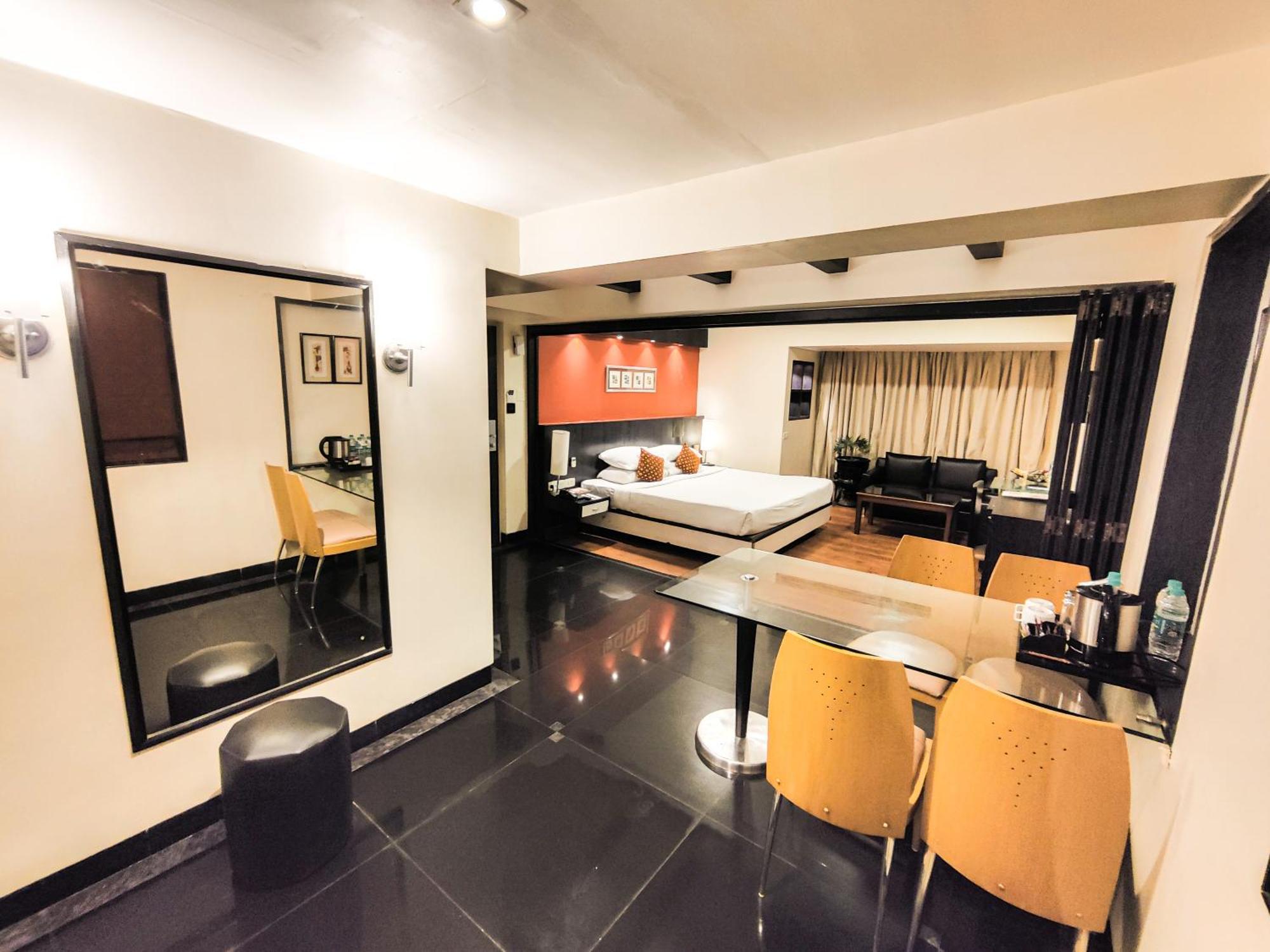 Ramee Guestline Hotel Khar — Photos 1